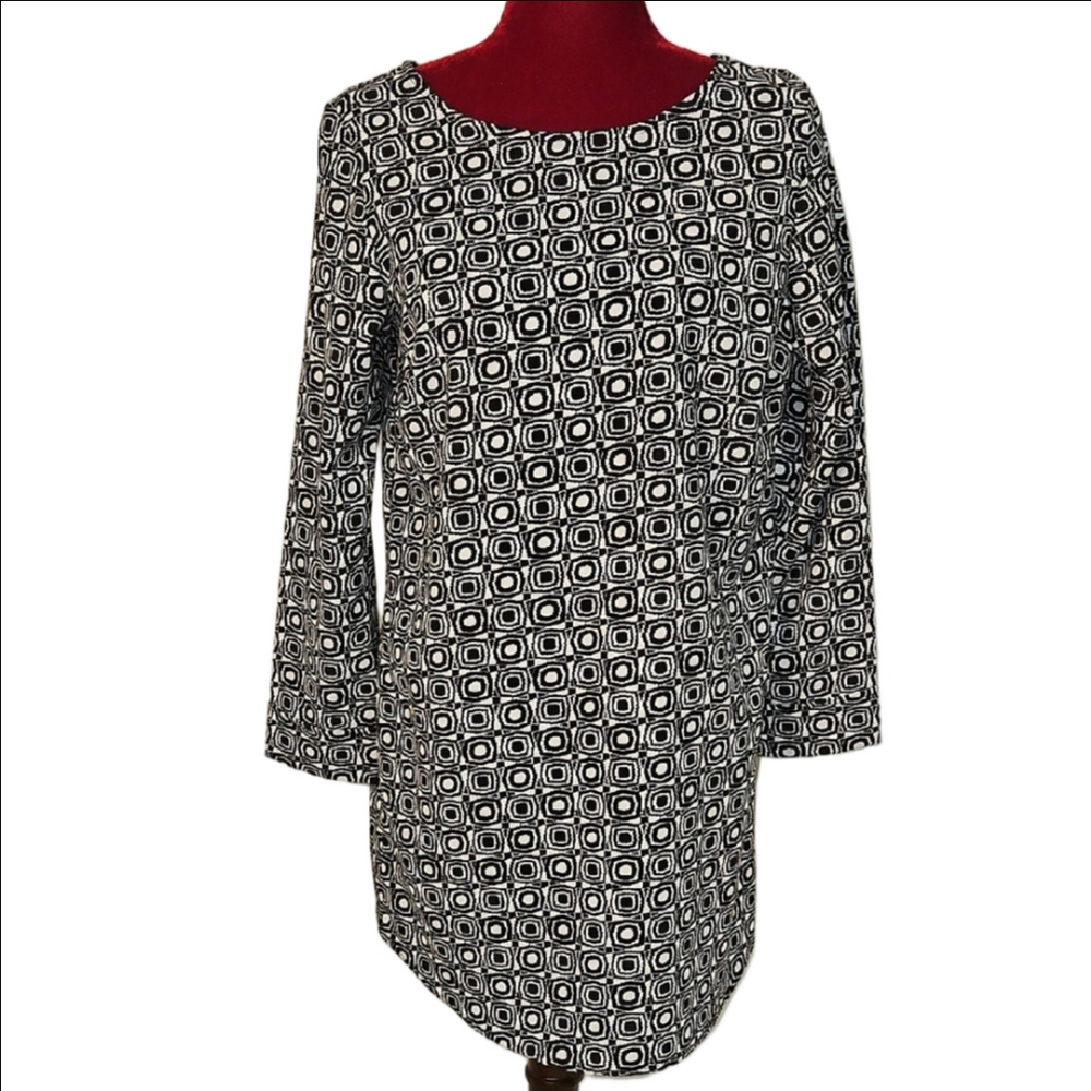 Geometric Black and White Tunic Size Medium